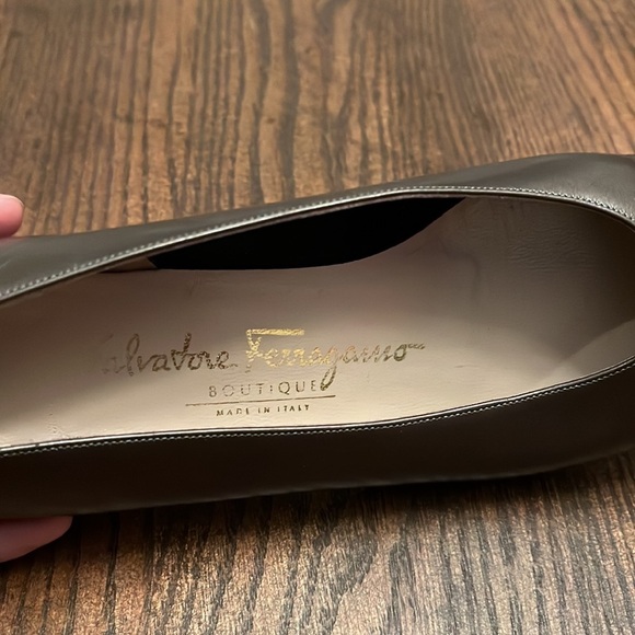 Salvatore Ferragamo shoe size 7 - Picture 2 of 10